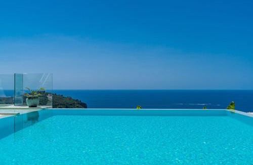Ploce Apartment | Cosy Loft w Private Pool & Patio