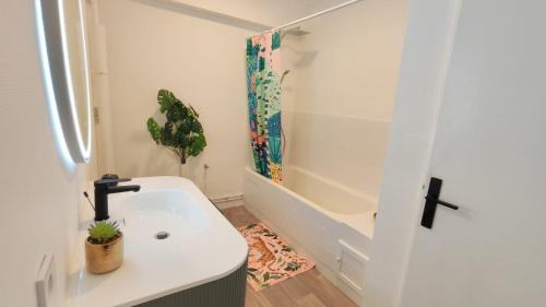 Centre Ville Apartment | Cosy Mélodie 2CH - Parc Expositions avec Balcon & Parking