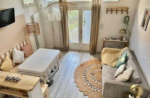 Le Chesnay Apartment | Cosy Maisonnette Versailles