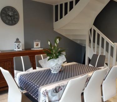 La Riviere-Saint-Sauveur House | Cosy maison 3 chambres Honfleur jardin, parking privé et jacuzzi