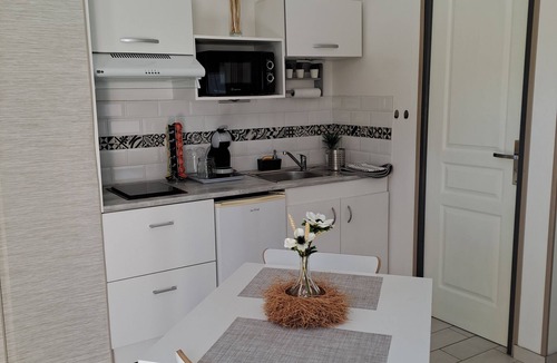 Saint-Paul-de-Varax House | Cosy Maisonette