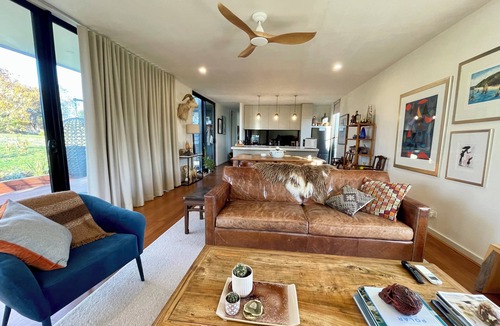 Clunes Cottage | Cosy “Mod” in Clunes