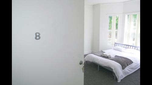 Leamington Spa Apartment | Cosy & Modern 1 Bed Studio Apart-Hotel