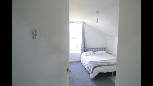 Leamington Spa Apartment | Cosy & Modern 1 Bed Studio Apart-Hotel