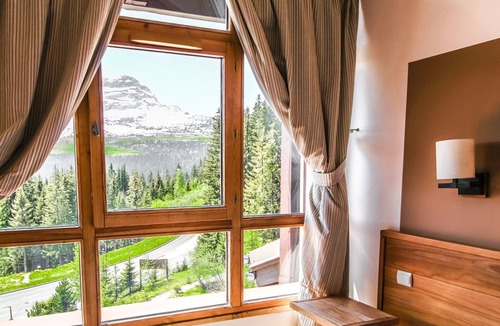 Flaine Apartment | Cosy, modern 2-bed with fireplace & beautiful views