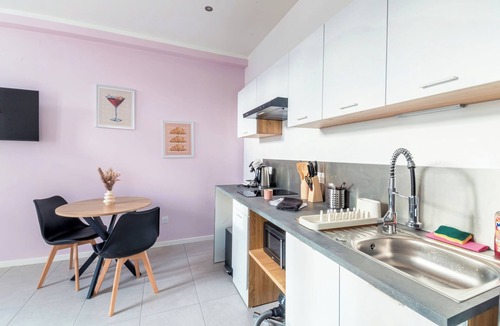 Les Poulettes Apartment | Cosy, modern air-conditioned T2