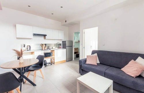 Les Poulettes Apartment | Cosy, modern air-conditioned T2