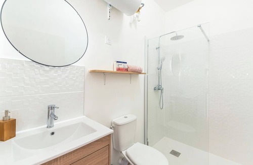 Les Poulettes Apartment | Cosy, modern air-conditioned T2