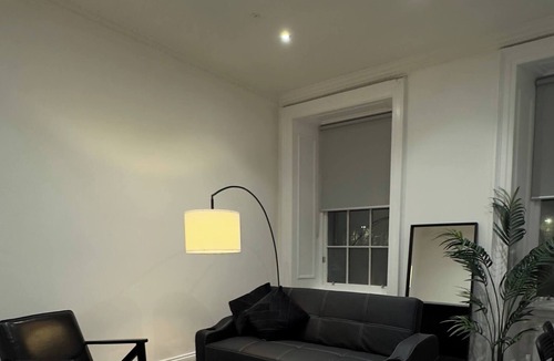 Leith Apartment | Cosy Modern Apartment on Leith Walk