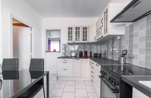 Creil Apartment | Cosy Modern Apartment