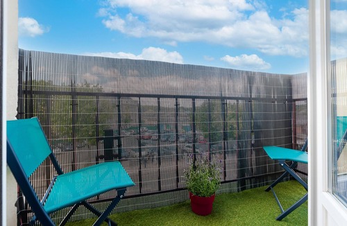 Creil Apartment | Cosy Modern Apartment