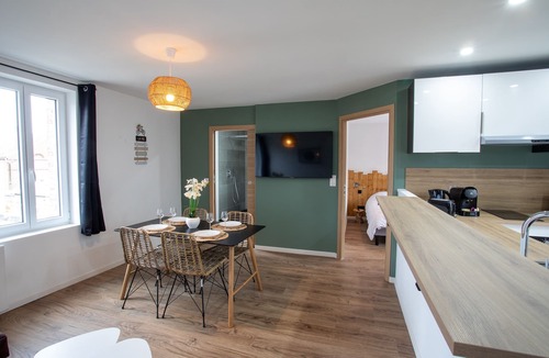 Eu Apartment | Cosy, modern apartment