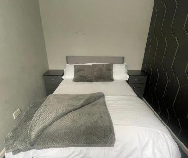 Darlaston Apartment | Cosy, modern Apartment