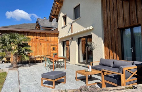 Contamine-Sarzin House | Cosy modern chalet-style house