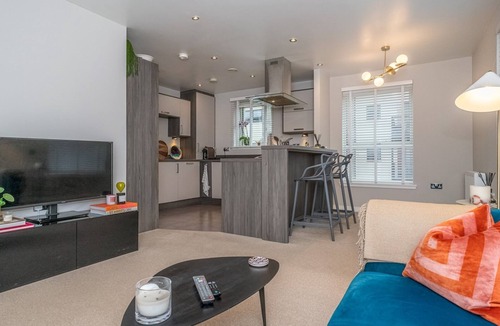 Bonnington Apartment | Cosy Modern Flat - Pass the Keys