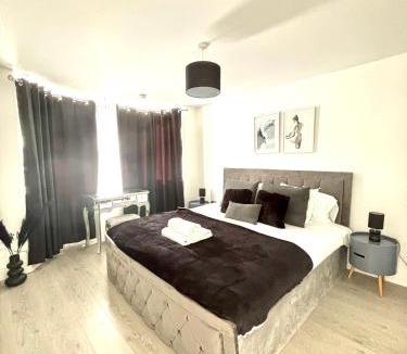 Northfield Apartment | Cosy Modern Flat with garden