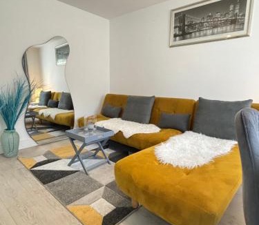 Northfield Apartment | Cosy Modern Flat with garden