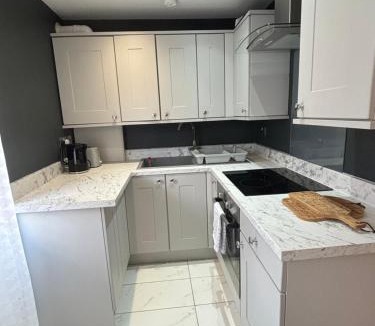 Northfield Apartment | Cosy Modern Flat with garden