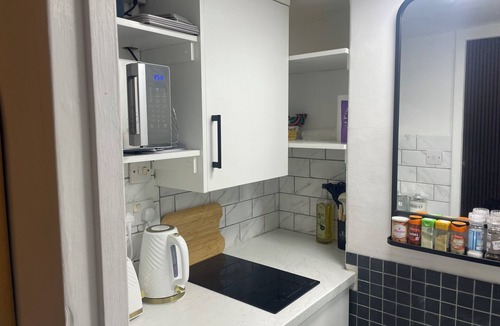 Bunhill Apartment | Cosy & Modern Gem ~ 5* Central Location, Pool, Gym