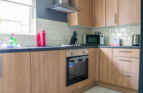 Bathgate House | Cosy Modern Home in Bathgate