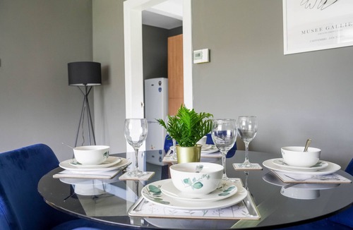 Bathgate House | Cosy Modern Home in Bathgate