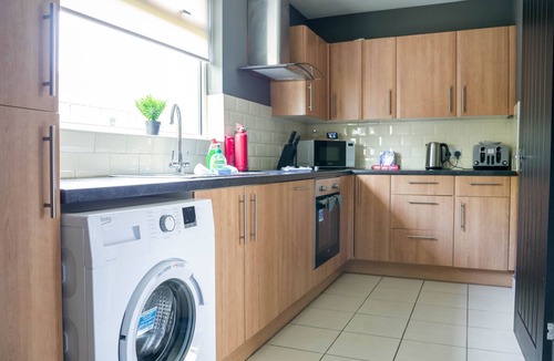 Bathgate House | Cosy Modern Home in Bathgate