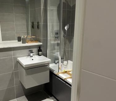 Barnt Green Apartment | Cosy Modern Studio