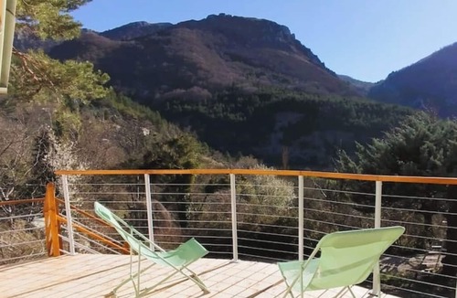 Eourres Apartment | Cosy mountain chalet ideal for hikers and nature lovers