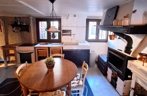Py House | Cosy mountain house in a natural setting