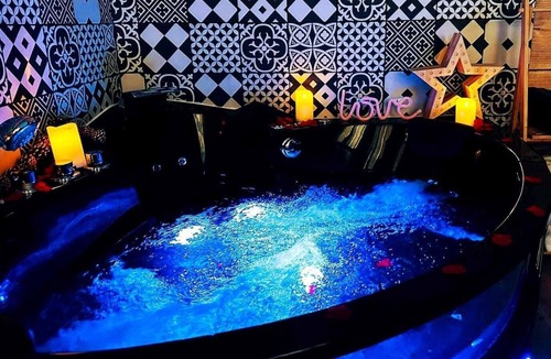 Evreux Apartment | COSY MOUNTAIN LOVE ROOM