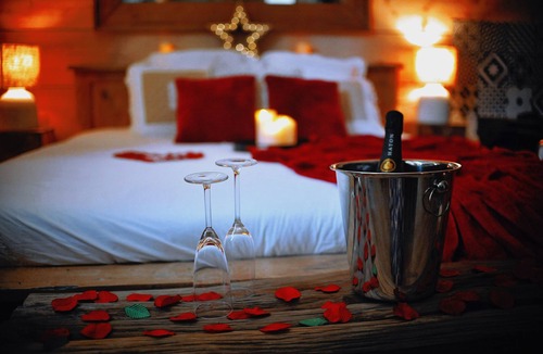 Evreux Apartment | COSY MOUNTAIN LOVE ROOM