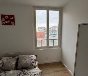 Cambrai Apartment | Cosy neuf avec vue sur la place