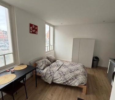 Cambrai Apartment | Cosy neuf avec vue sur la place