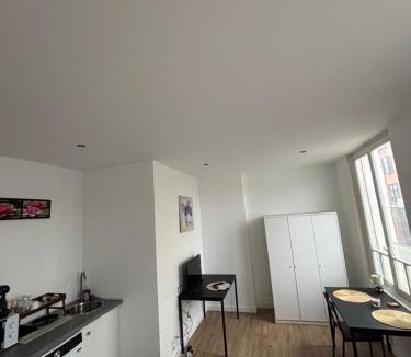 Cambrai Apartment | Cosy neuf avec vue sur la place