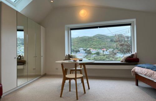Wellington Apartment | Cosy, new, quiet Island Bay studio