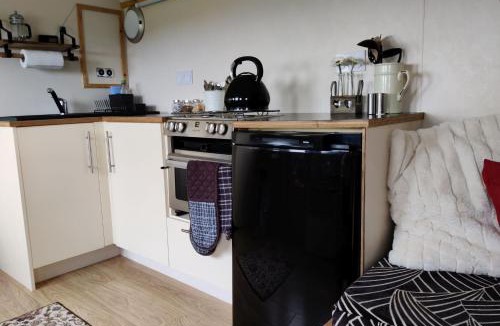 Sticklepath House | Cosy Off Grid Shepherds Hut with Wood Fired Hot Tub