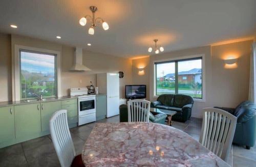 Albert Town Apartment | Cosy on Kingston Summ