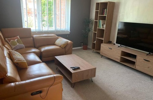 Guildford Apartment | Cosy one bed flat free parking