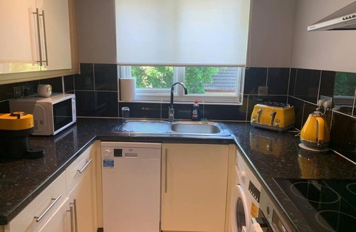 Guildford Apartment | Cosy one bed flat free parking