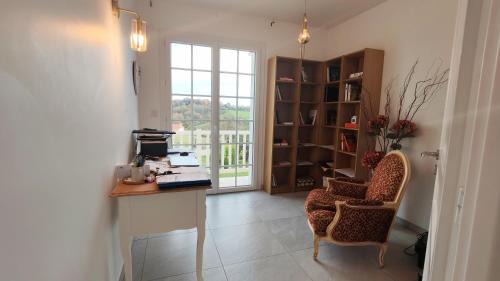 Baigts-de-Bearn Villa | Cosy Orchidée - Villa Élégance, Piscine & Pyrénées "5 étoiles"