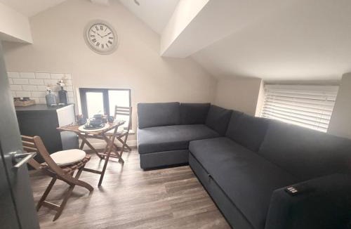 Parbold Apartment | Cosy Parbold Apartment Steps form train station