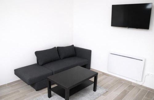 Quartier du Pont-de-Flandre Apartment | Cosy Parisian Apartment near Canal de lOurcq & Metro 1BR