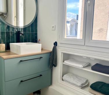 Quartier de Rochechouart Apartment | Cosy Parisian flat in the 9th
