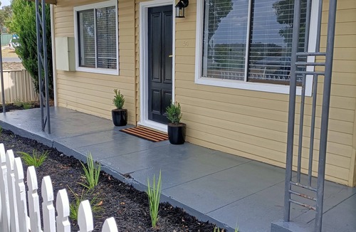 Quarry Hill House | Cosy Peel Cottage (Pet Friendly)