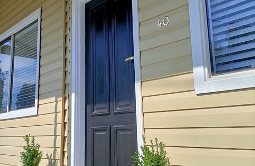 Quarry Hill House | Cosy Peel Cottage (Pet Friendly)