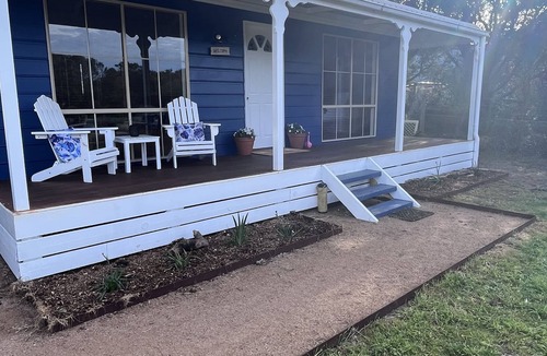 Golden Beach Cottage | Cosy Pet Friendly Beach Cottage