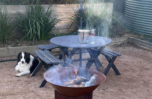 Golden Beach Cottage | Cosy Pet Friendly Beach Cottage