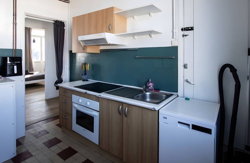 Douai Apartment | Cosy Place d'Armes on 3rd floor