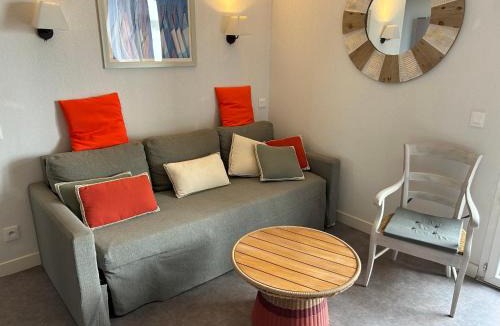 Sete Apartment | Cosy plage - Apt entièrement climatisé avec piscine partagée et garage clos