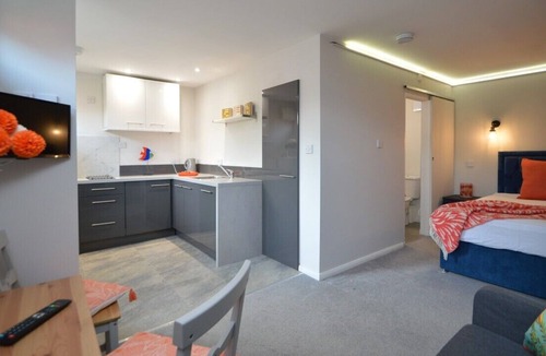 Claypole Apartment | Cosy Private Entrance Studio Apartment